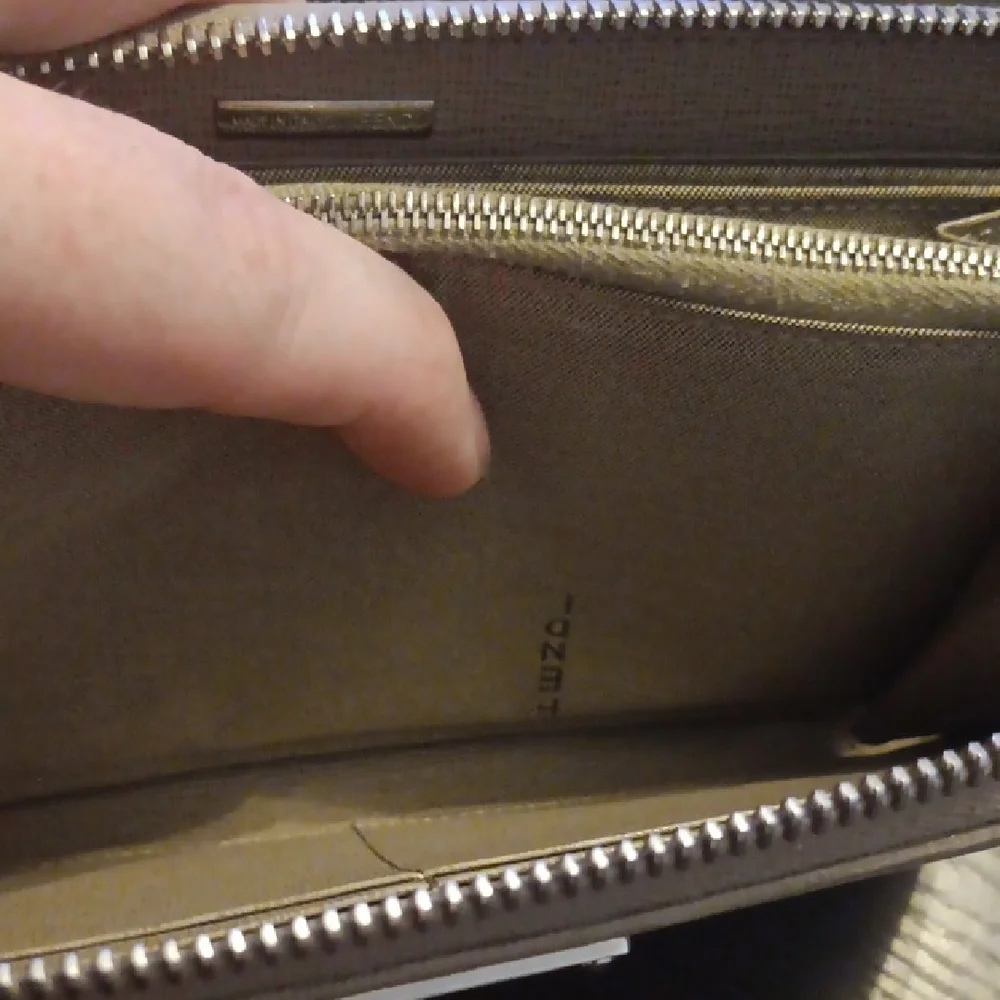 Fendi Full Zip Around Tan Women's Wallet (EUC) - Picture 9 of 13